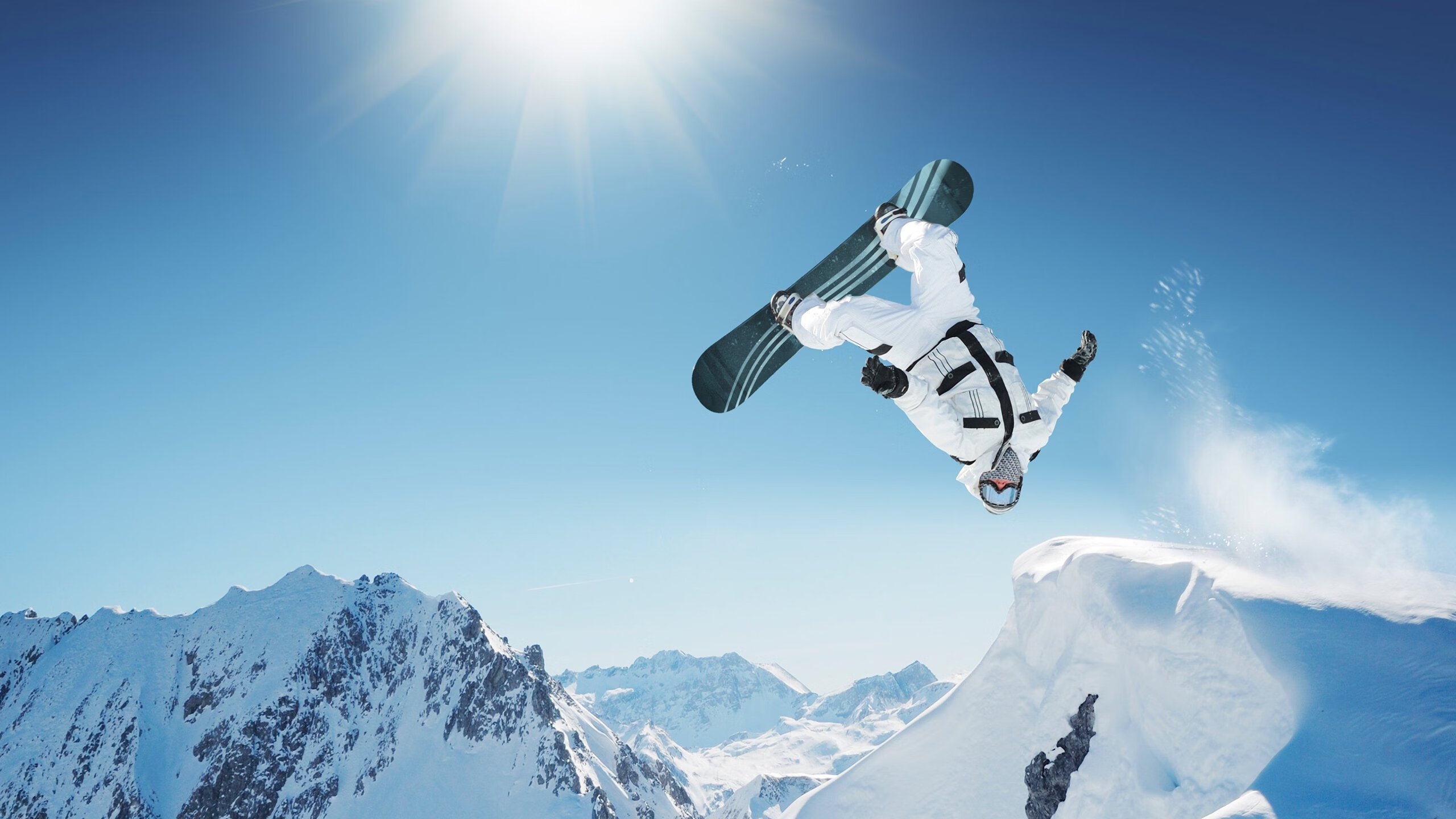 _远征马拉松：穿越荒漠与丛林的极限体验_，征战马拉松