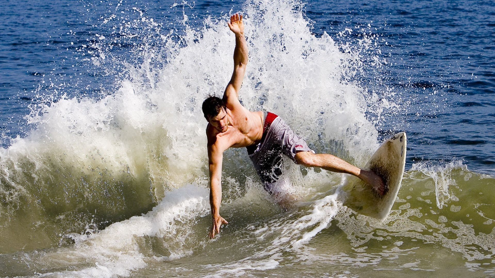 国足官方App提供全方位训练内容，国足比赛平台